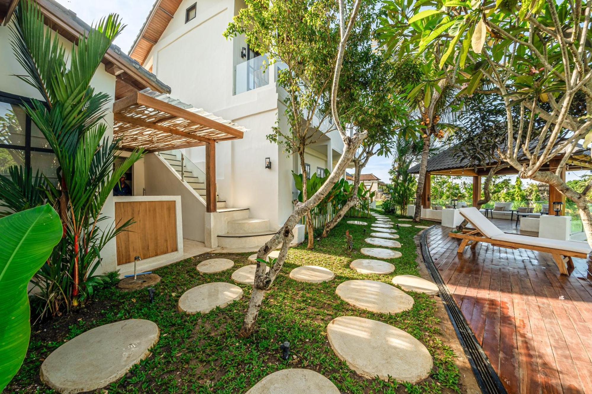 Sarang Apartments By Evdekimi Ubud Екстериор снимка